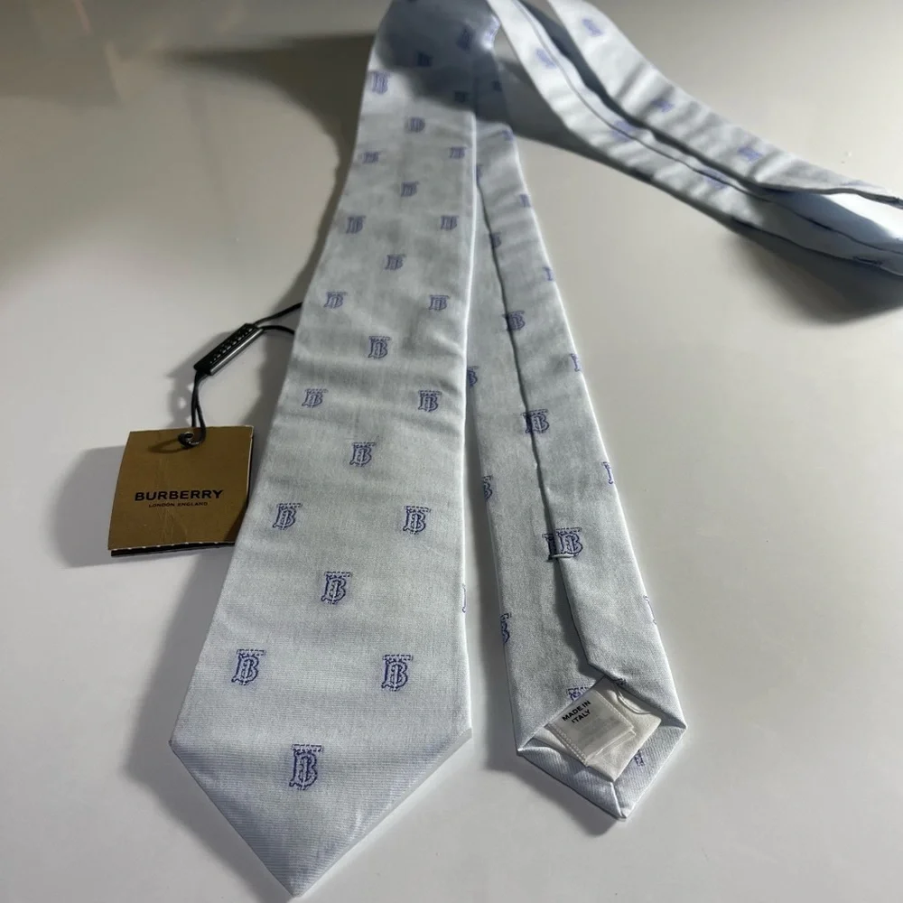 🔥🆕💯ICONIC SEERSUCKER BURBERRY MONOGRAM LIMITED PASTEL BLUE TB MOTIF TIE🔥 - Picture 2 of 12